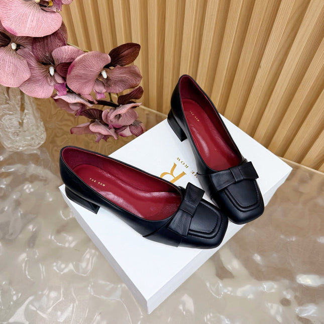 THE ROW 26S SQUARE TOE PUMPS IN BLACK CALFSKIN WITH BOW