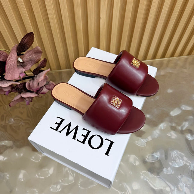 LOEWE 26S SLIDE SANDALS IN BURGUNDY RED ANAGRAM PADDED LAMBSKIN