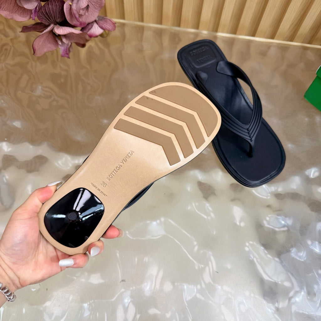 BOTTEGA VENETA 26S HIGH-HEEL THONG SANDALS IN BLACK TPU