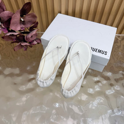 JACQUEMUS 26S CLOSED-BACK THONG SANDALS IN WHITE CALFSKIN