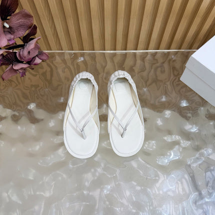 JACQUEMUS 26S CLOSED-BACK THONG SANDALS IN WHITE CALFSKIN