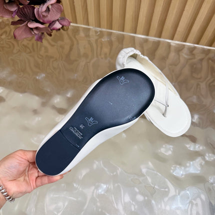 JACQUEMUS 26S CLOSED-BACK THONG SANDALS IN WHITE CALFSKIN