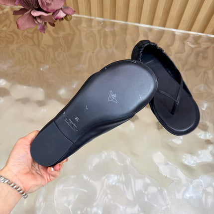 JACQUEMUS 26S CLOSED-BACK THONG SANDALS IN BLACK CALFSKIN