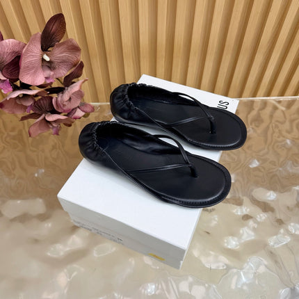 JACQUEMUS 26S CLOSED-BACK THONG SANDALS IN BLACK CALFSKIN