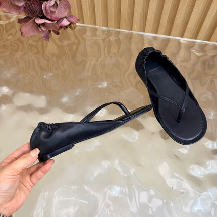 JACQUEMUS 26S CLOSED-BACK THONG SANDALS IN BLACK CALFSKIN