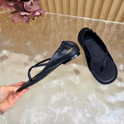 JACQUEMUS 26S CLOSED-BACK THONG SANDALS IN BLACK CALFSKIN