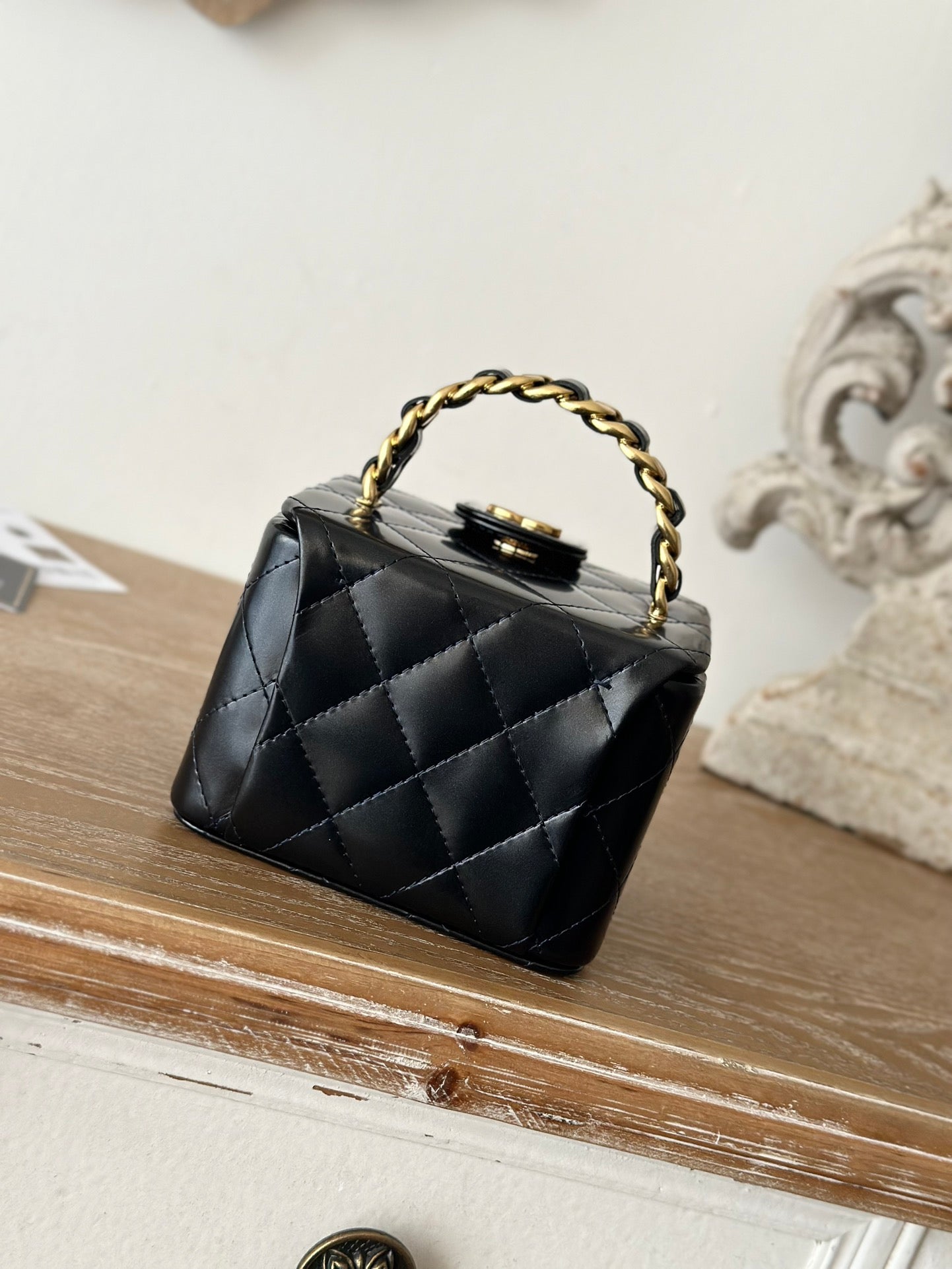 MINI VINTAGE COSMETIC BAG 11 IN BLACK SHINY CALFSKIN GOLD HARDWARE
