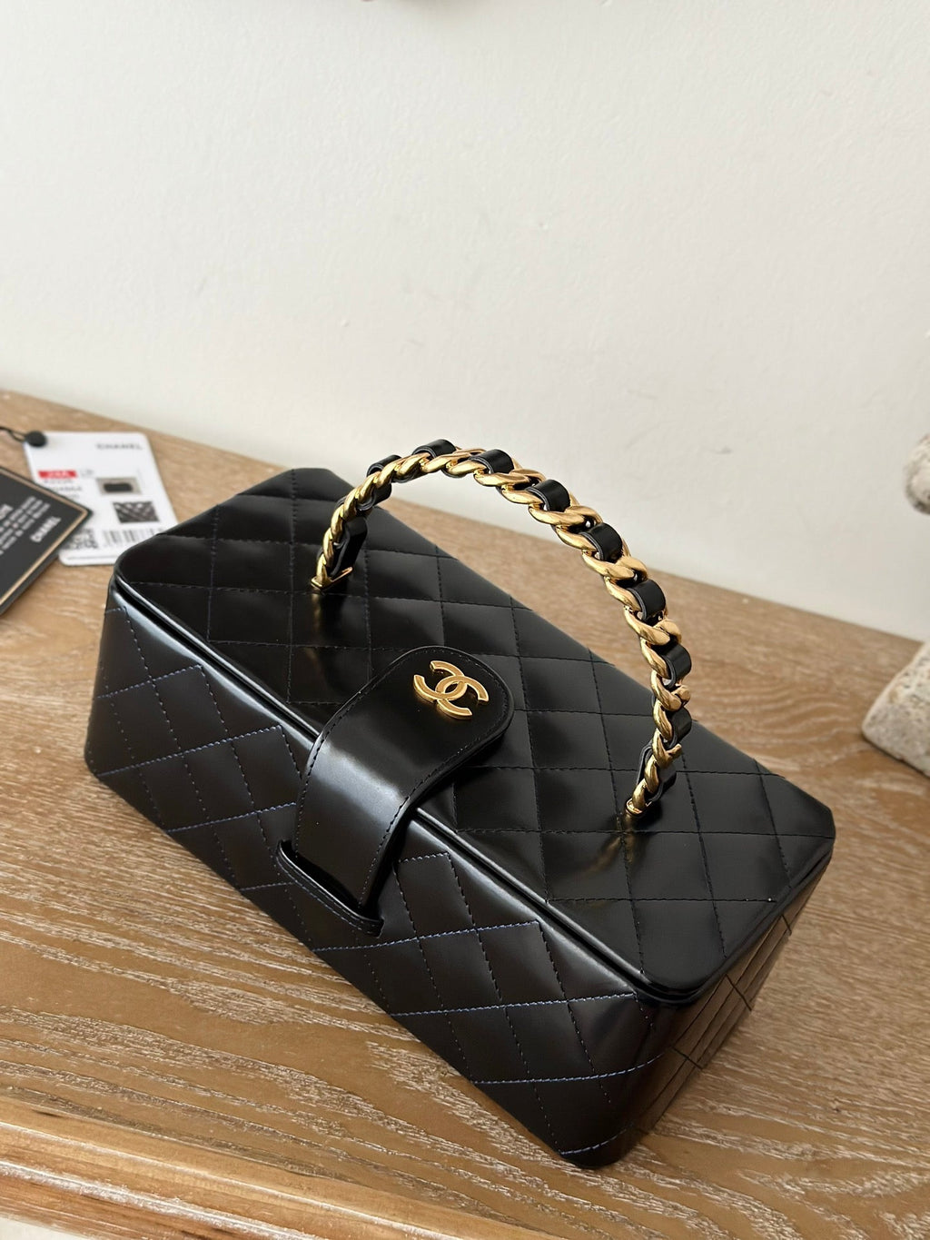 VINTAGE COSMETIC BAG 22 IN BLACK SHINY CALFSKIN GOLD HARDWARE