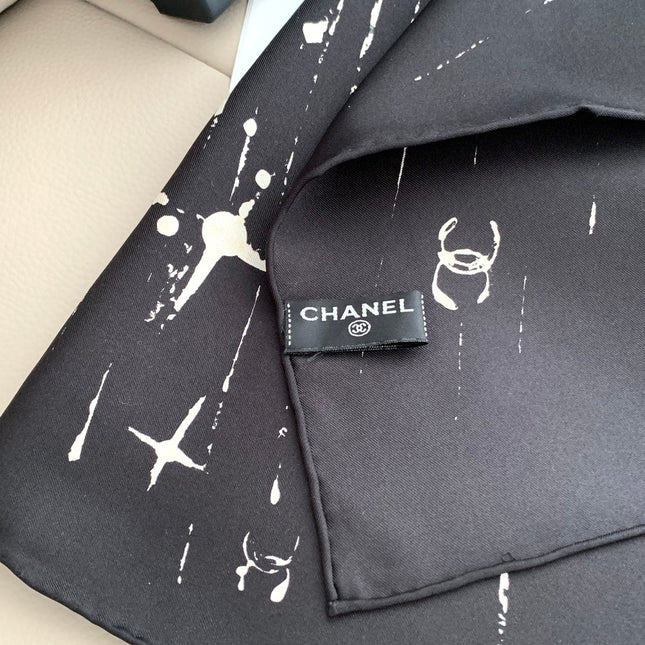 CHANEL 26S SCARF 90 IN SILK 311794