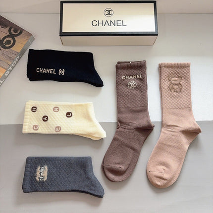 CHANEL 26S CREW SOCKS 403592 (1 BOX)