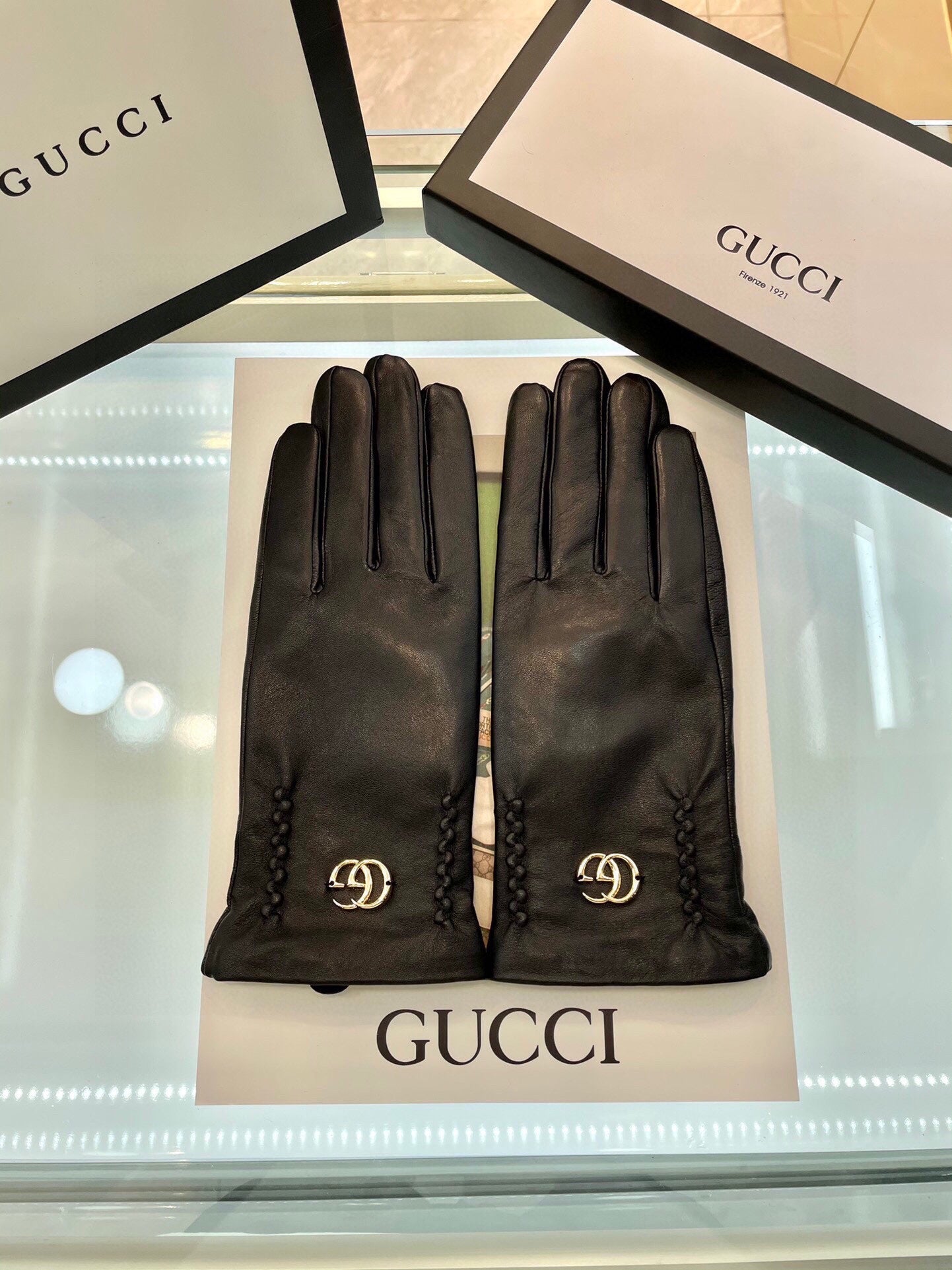 GLOVES IN BLACK LAMBSKIN AND FLEECE LINING 441830