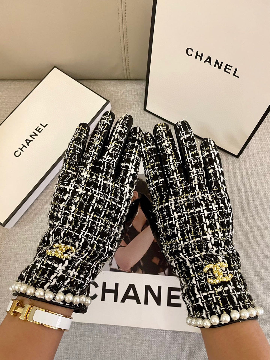 GLOVES IN BLACK MIX WHITE WOOL TWEED AND SHEEPSKIN 463846