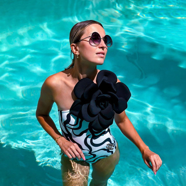 ONE-PIECE SWIMSUIT WITH FLORAL PATTERN IN BLACK AND WHITE 627827