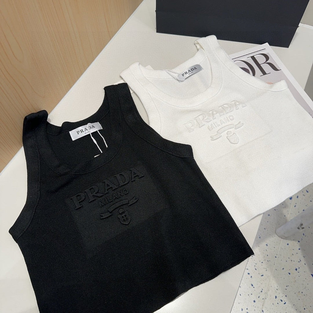 SLEEVELESS TOP 640631 IN BLACK COTTON EMBOSSED LOGO