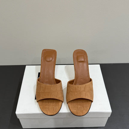 JACQUEMUS 26S HIGH-HEEL SANDALS IN BROWN CROC-EMBOSSED SUEDE