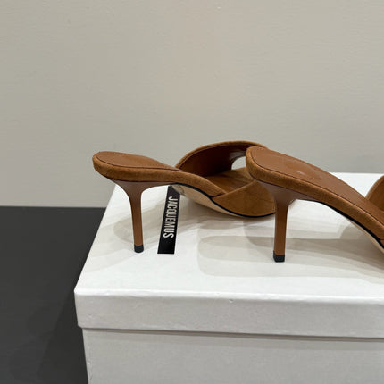 JACQUEMUS 26S HIGH-HEEL SANDALS IN BROWN CROC-EMBOSSED SUEDE
