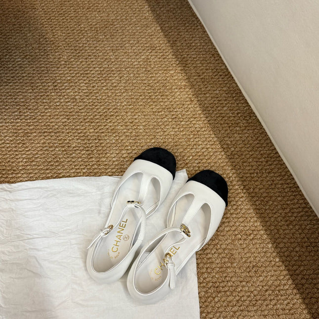 CHANEL 26S SLINGBACK SHOES IN WHITE CALFSKIN AND SUEDE GOLD HARDWARE