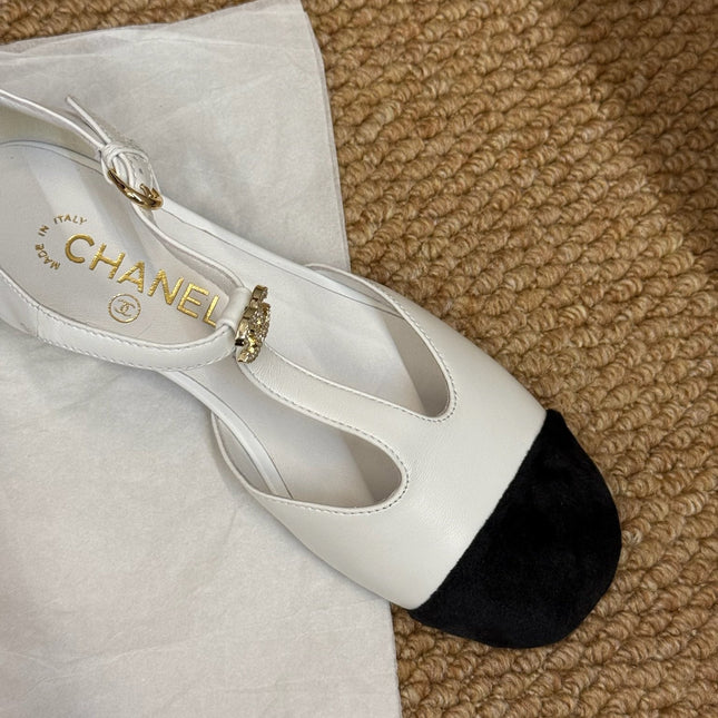 CHANEL 26S SLINGBACK SHOES IN WHITE CALFSKIN AND SUEDE GOLD HARDWARE