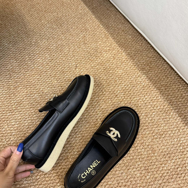 CHANEL 26S LOAFER IN BLACK CALFSKIN CC LOGO