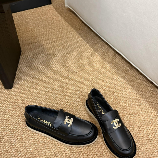 CHANEL 26S LOAFER IN BLACK CALFSKIN CC LOGO