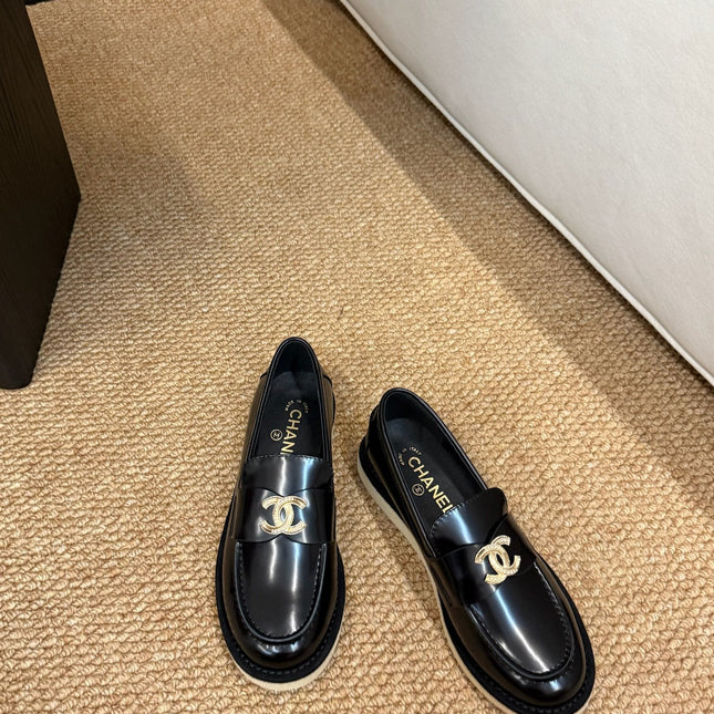CHANEL 26S LOAFER IN BLACK PATENT CALFSKIN CC LOGO