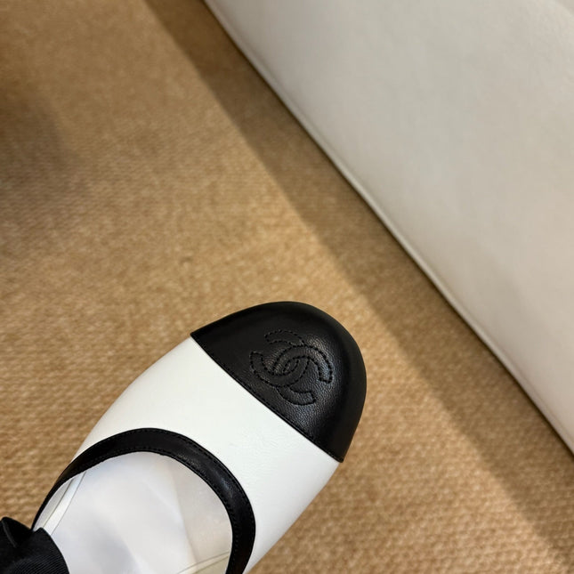 CHANEL 26S MARY JANE SLINGBACK FLATS IN WHITE AND BLACK CALFSKIN CAP TOE RIBBON STRAP
