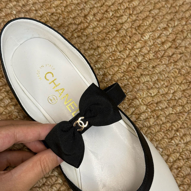 CHANEL 26S MARY JANE SLINGBACK FLATS IN WHITE AND BLACK CALFSKIN CAP TOE RIBBON STRAP