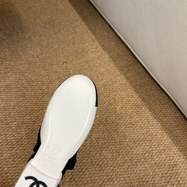 CHANEL 26S MARY JANE SLINGBACK FLATS IN WHITE AND BLACK CALFSKIN CAP TOE RIBBON STRAP