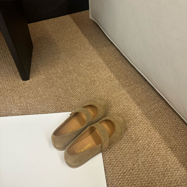 CHANEL 26S MARY JANE FLATS IN CARAMEL BROWN SUEDE CC LOGO