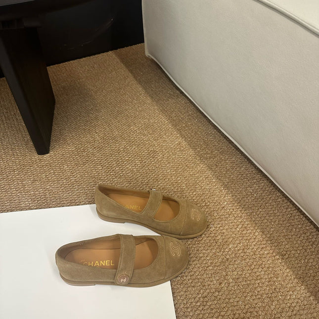 CHANEL 26S MARY JANE FLATS IN CARAMEL BROWN SUEDE CC LOGO