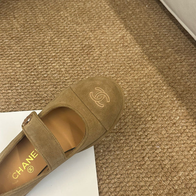 CHANEL 26S MARY JANE FLATS IN CARAMEL BROWN SUEDE CC LOGO