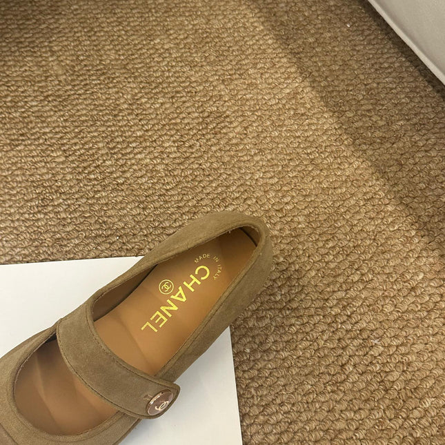CHANEL 26S MARY JANE FLATS IN CARAMEL BROWN SUEDE CC LOGO