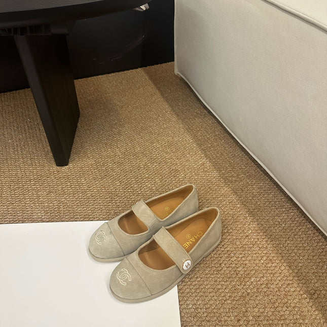CHANEL 26S MARY JANE FLATS IN BEIGE SUEDE CC LOGO