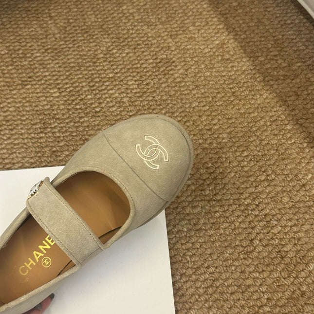 CHANEL 26S MARY JANE FLATS IN BEIGE SUEDE CC LOGO