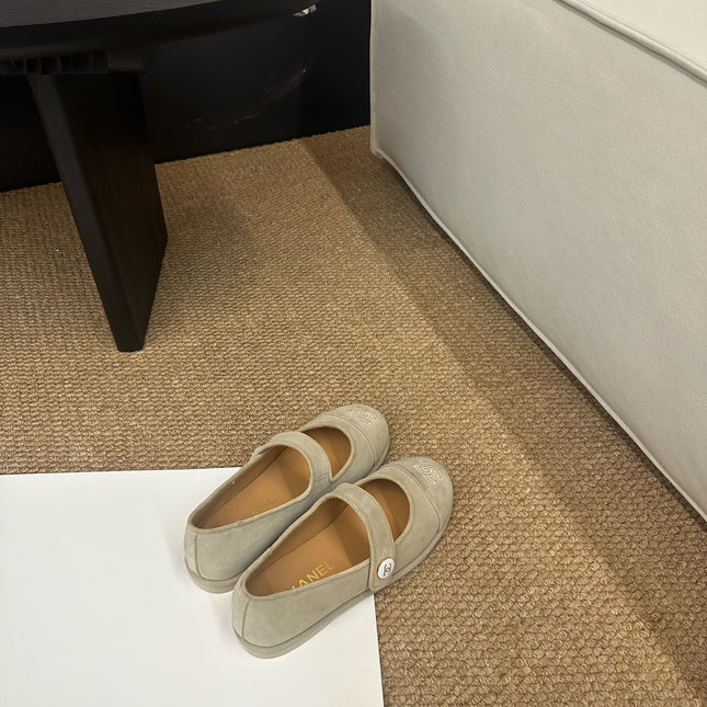 CHANEL 26S MARY JANE FLATS IN BEIGE SUEDE CC LOGO