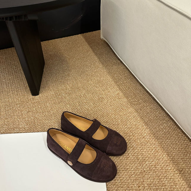 CHANEL 26S MARY JANE FLATS IN DARK BROWN SUEDE CC LOGO