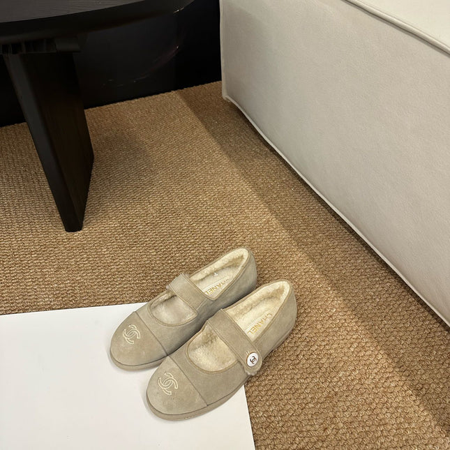 CHANEL 26S MARY JANE FLATS IN BEIGE SUEDE SHEARLING LINING CC LOGO