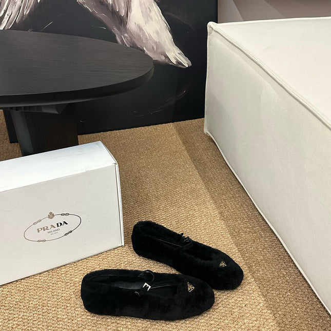 PRADA 26S SHEARLING BALLET FLATS IN BLACK