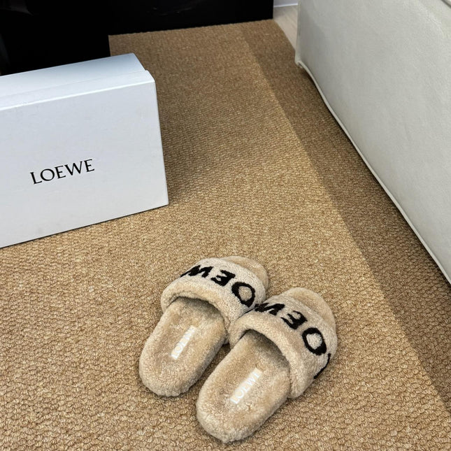 LOEWE 26S FLUFFY SLIDE SANDALS IN LIGHT BROWN SHEARLING LOGO