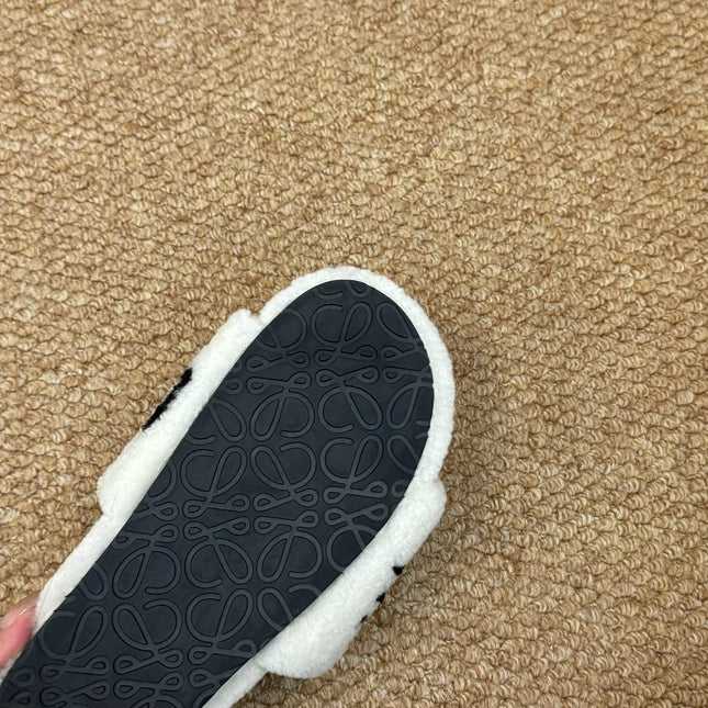 LOEWE 26S FLUFFY SLIDE SANDALS IN WHITE SHEARLING LOGO