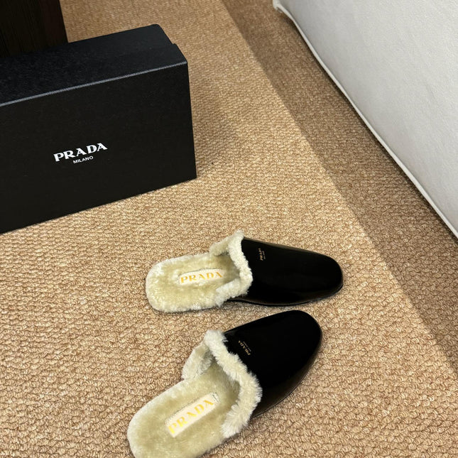 PRADA 26S SHEARLING MULE SLIPPERS IN BLACK CALFSKIN