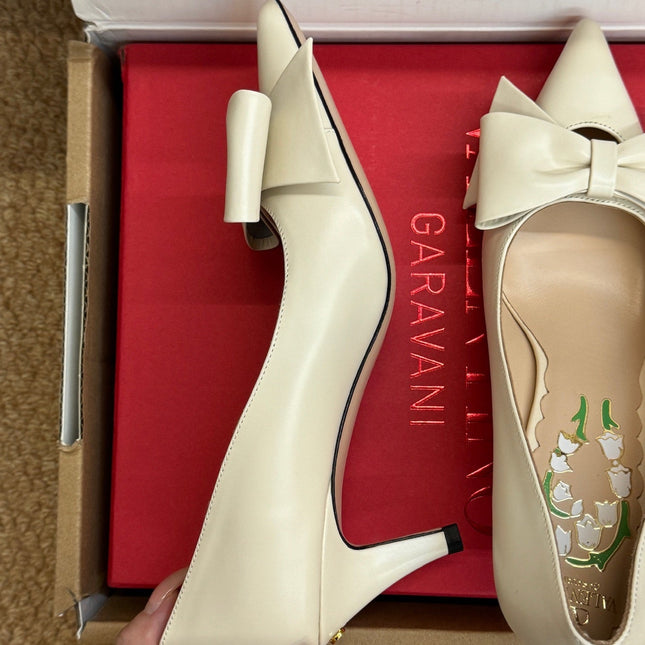 VALENTINO 26S HIGH HEEL SHOES IN OFF-WHITE CALFSKIN WITH BOW