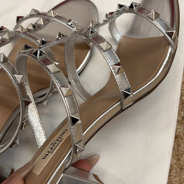 VALENTINO 26S ROCKSTUD HIGH HEEL SANDALS IN SILVER CALFSKIN
