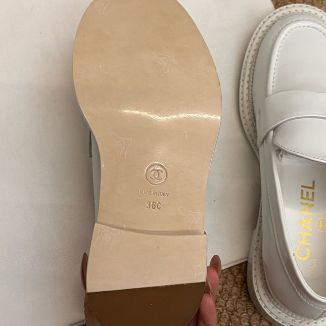 CHANEL 26S LOAFERS IN WHITE PATENT CALFSKIN CC LOGO