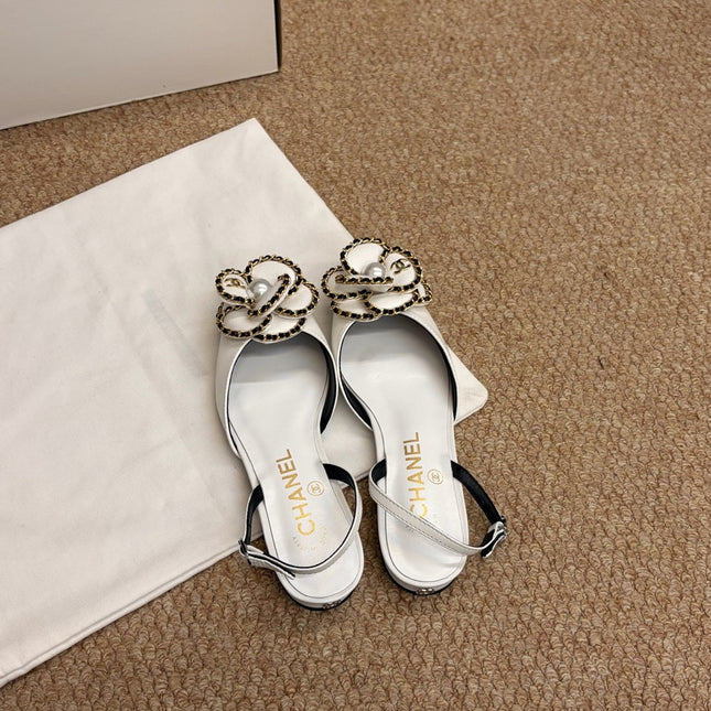 CHANEL 26S SLINGBACK FLATS IN WHITE CALFSKIN CAMELLIA PEARL