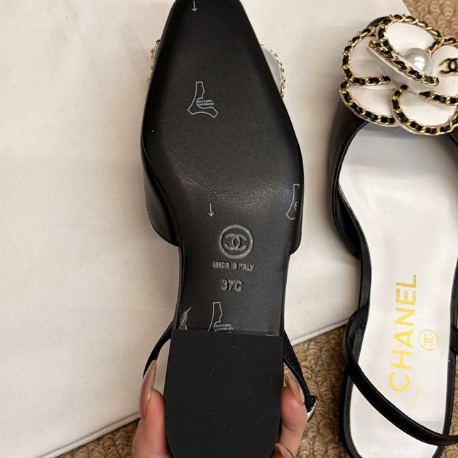 CHANEL 26S SLINGBACK FLATS IN BLACK CALFSKIN CAMELLIA PEARL