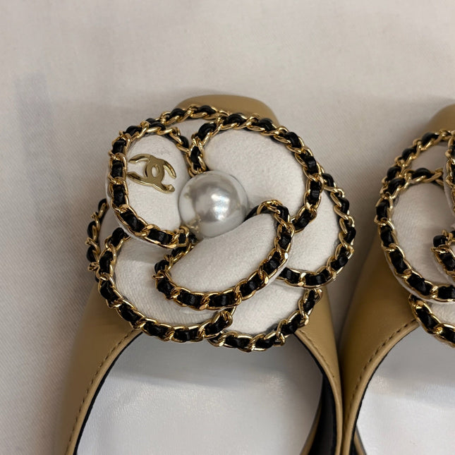 CHANEL 26S SLINGBACK FLATS IN BEIGE CALFSKIN CAMELLIA PEARL