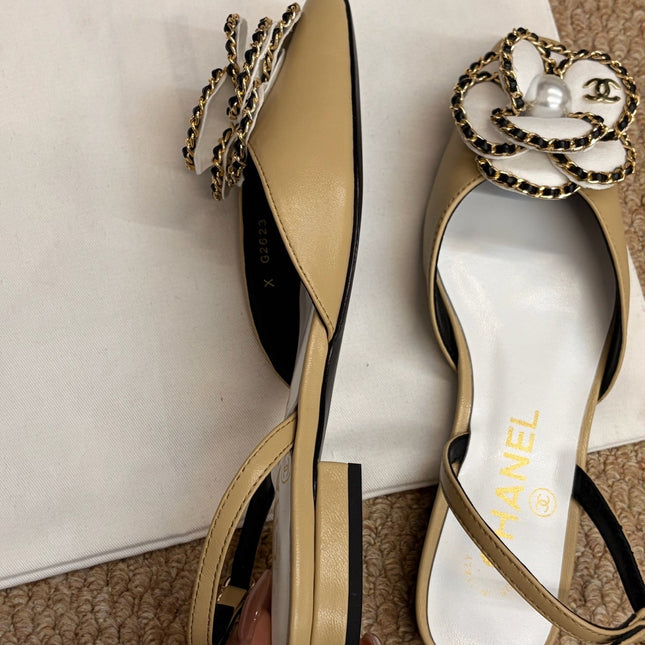CHANEL 26S SLINGBACK FLATS IN BEIGE CALFSKIN CAMELLIA PEARL