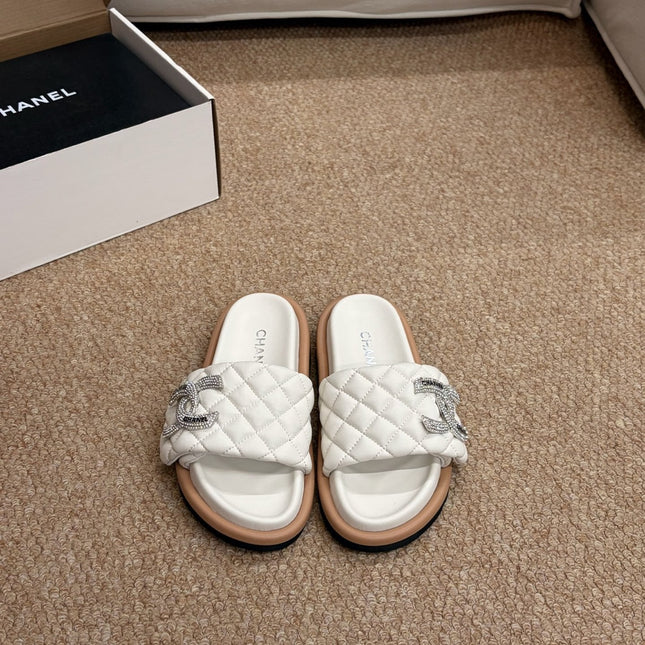 CHANEL 26S SLIDE SANDALS IN WHITE QUILTED CALFSKIN SILVER HARDWARE