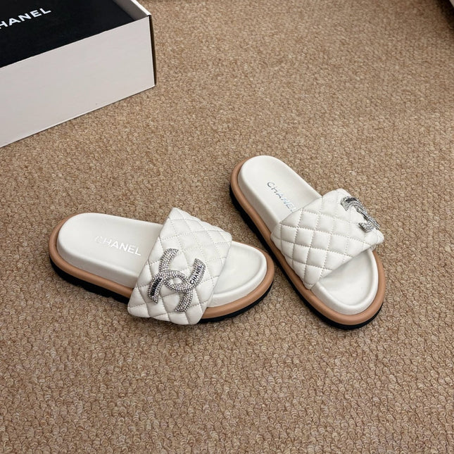 CHANEL 26S SLIDE SANDALS IN WHITE QUILTED CALFSKIN SILVER HARDWARE